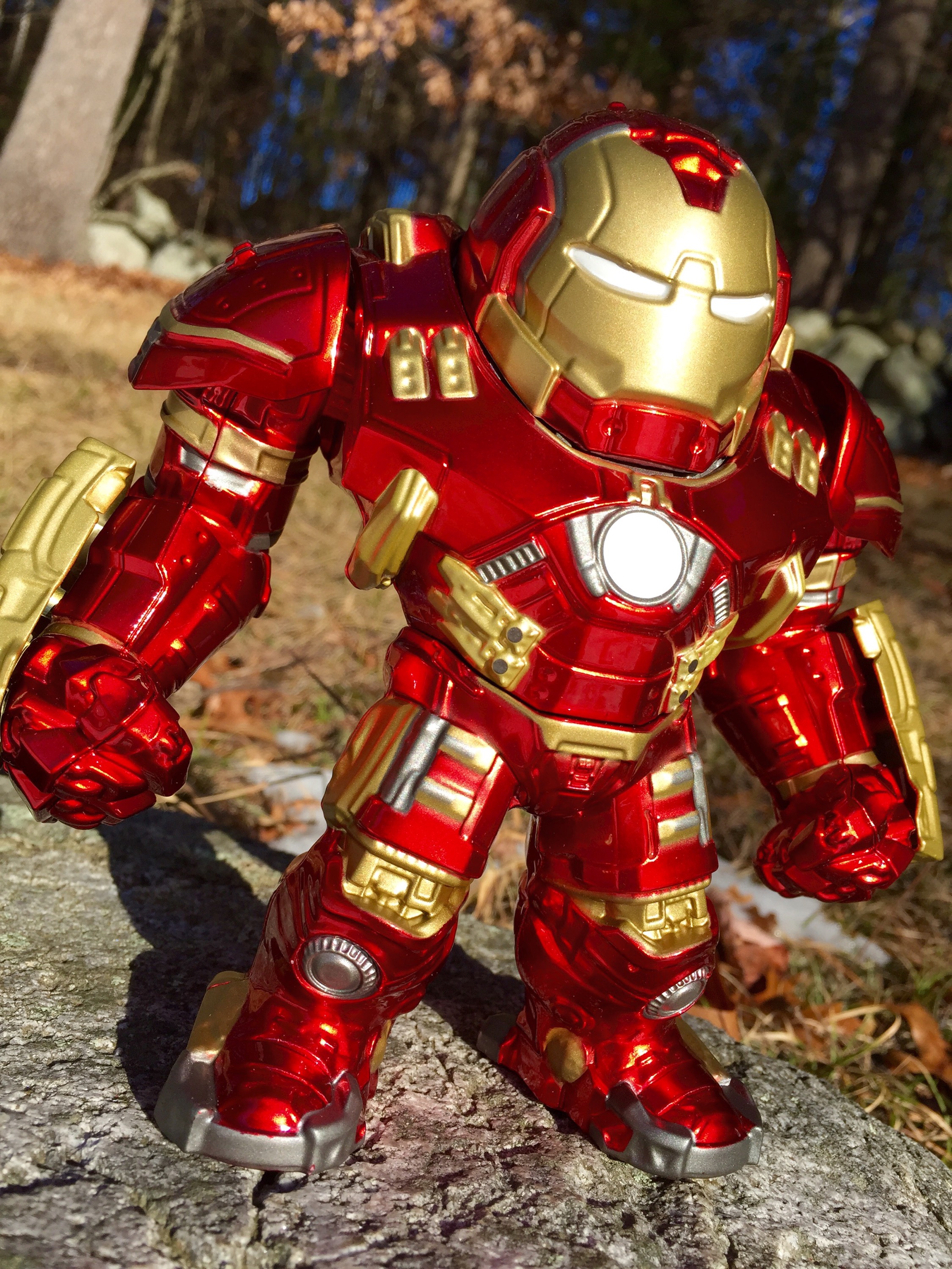 Jada Toys Metals Hulkbuster Iron Man Die-Cast Figure Review & Photos