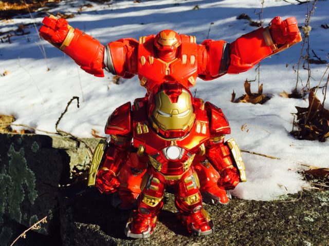 Size Comparison Jada Iron Man Hulkbuster vs. Marvel Legends Build-A-Figure