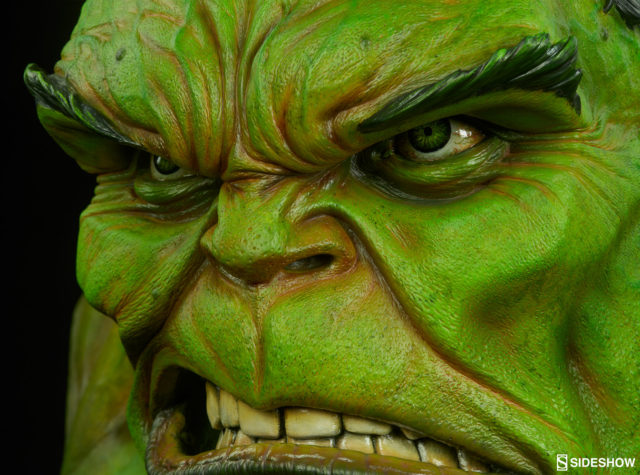 Close-Up of Details on Sideshow Hulk LSB