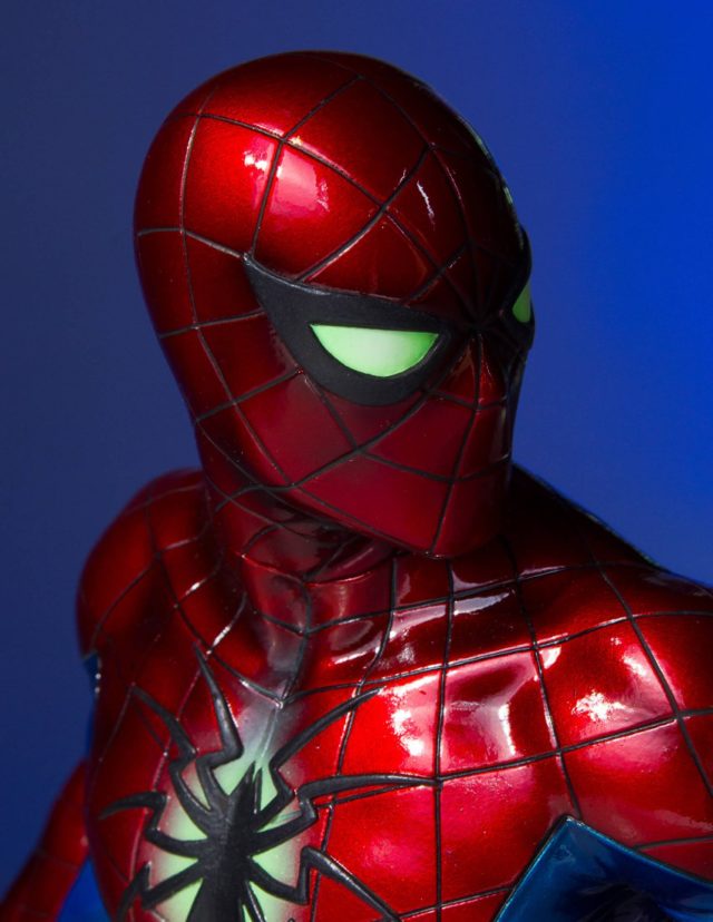 Close-Up of Spider-Man All-New All-Different Bust Gentle Giant