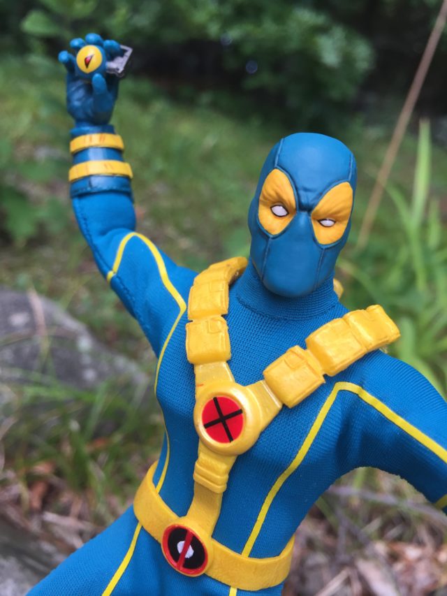 Mezco X-Men Blue Deadpool Variant Figure 6 Inch