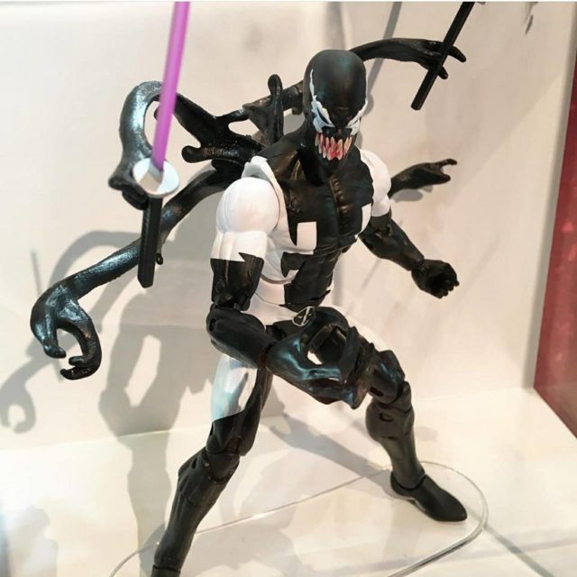 SDCC 2017 Marvel Legends Venom Deadpool Figure with Alternate Head