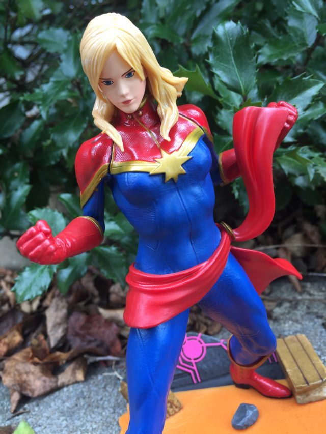 Marvel vs Capcom Collector's Edition Captain Marvel Statue