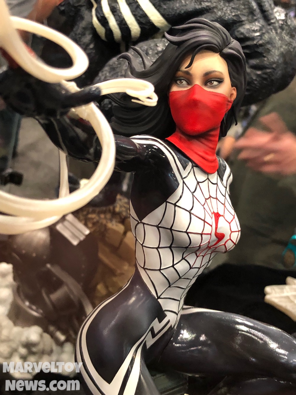 NYCC 2017: Sideshow Spider-Verse Statues! Silk! Spider-Man