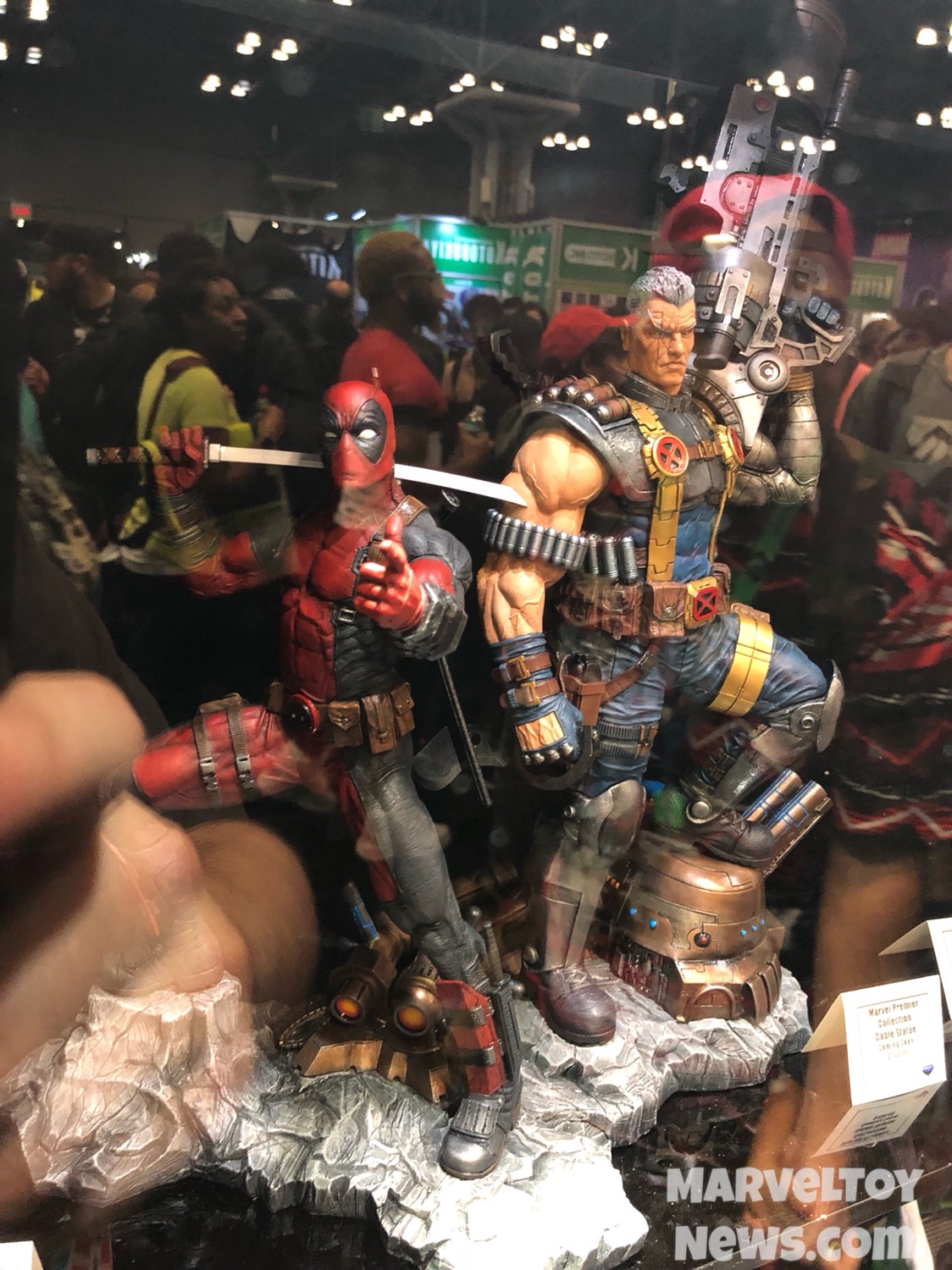 Cable Premier Collection Statue