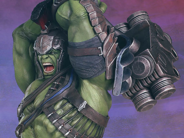 Close-Up of Gentle Giant Collector's Gallery Hulk Statue Thor Ragnarok