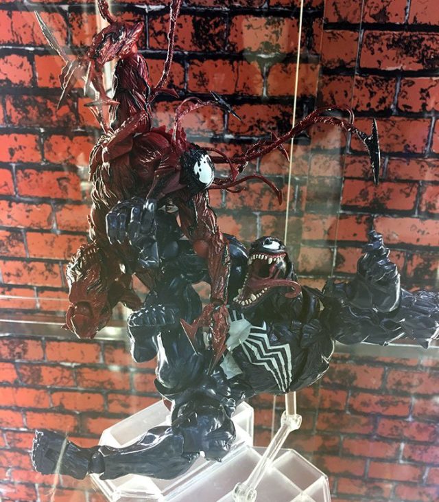 MAFEX Carnage vs Venom Figures