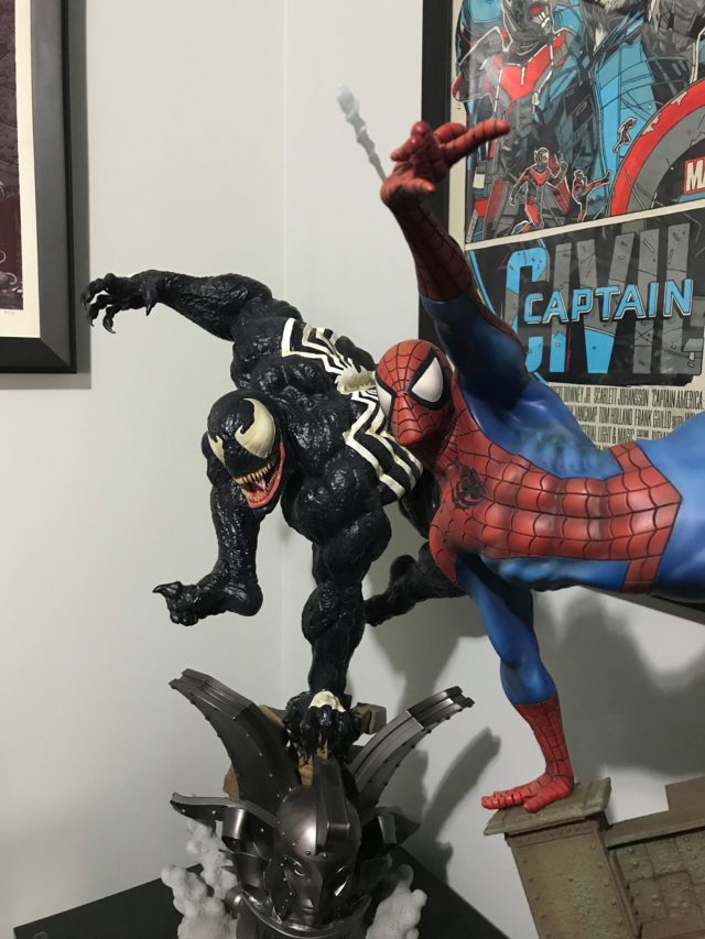 Sideshow Premium Format Figures Venom and Spider-Man