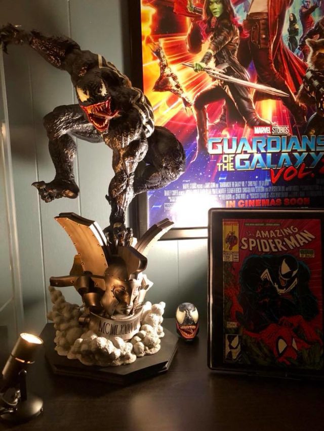 Sideshow Premium Format Venom Statue with Alternate Head