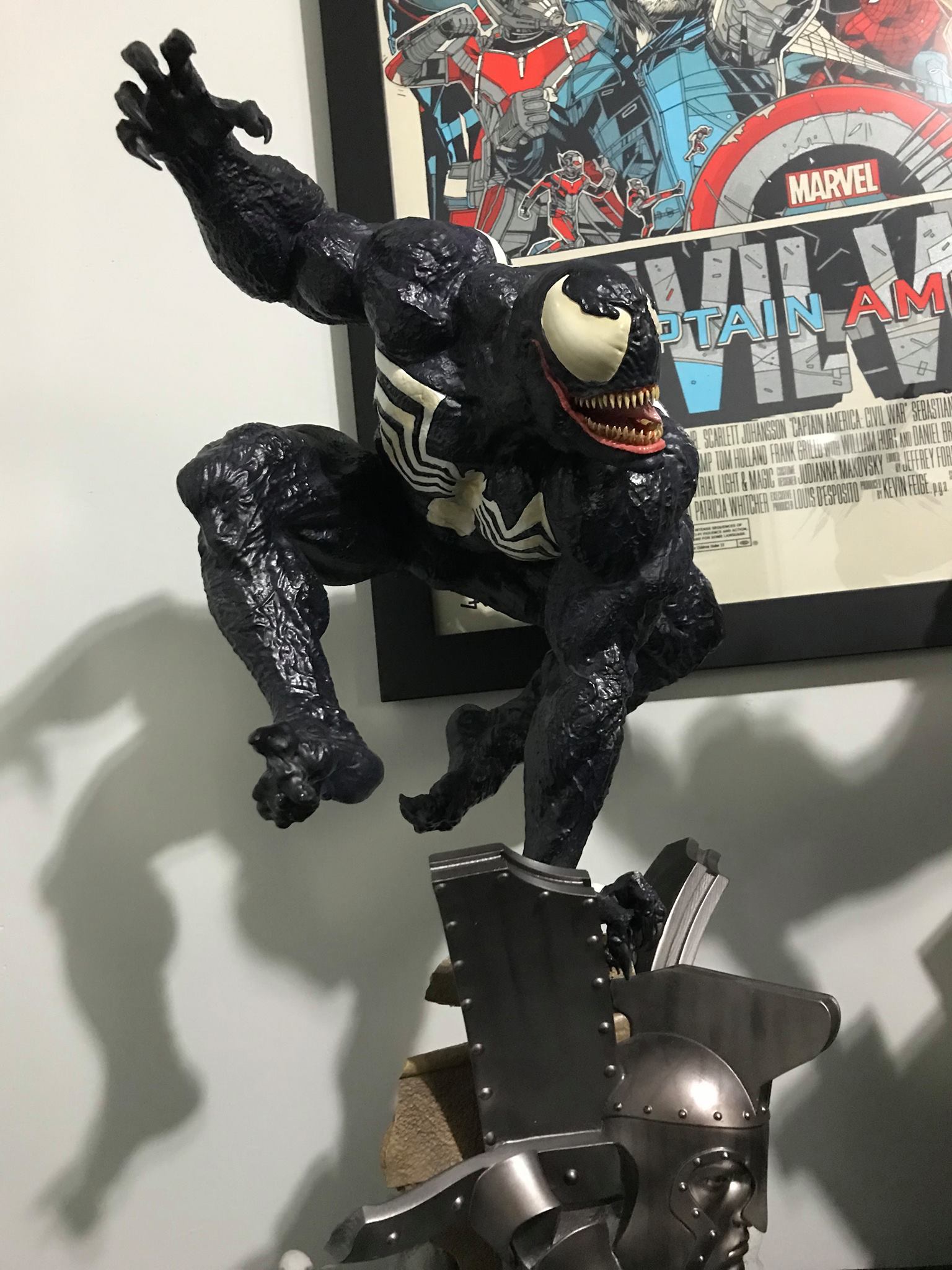 MARVEL Statue Venom Premium Format Sideshow