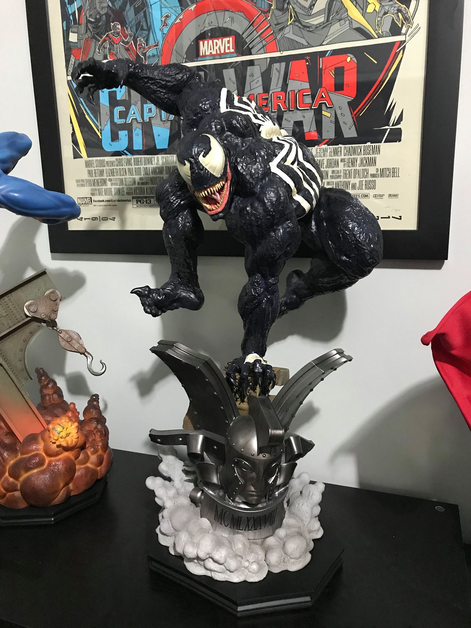 MARVEL Statue Venom Premium Format Sideshow