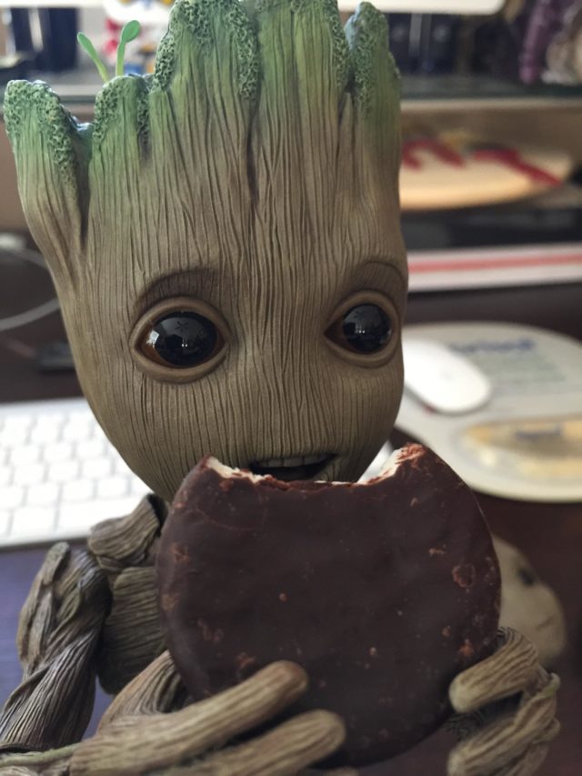 Life Size Groot Hot Toys Figure Eating an Ice Cream Sandwich