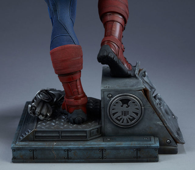 Sideshow Premium Format Figure Captain America SHIELD Helicarrier Base Ultron Arm