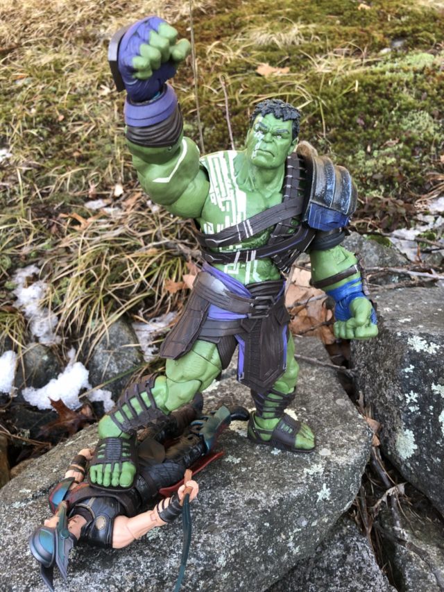 Diamond Select Ragnarok Hulk Figure Kills Thor