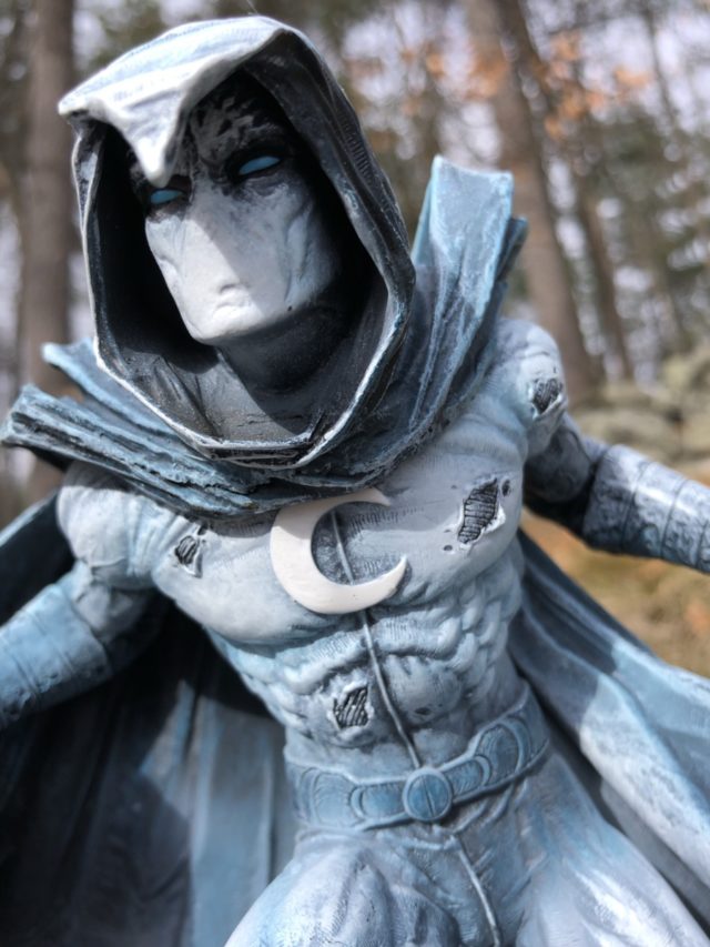 Diamond Select Toys Resin Marvel Moon Knight Statue Close-Up