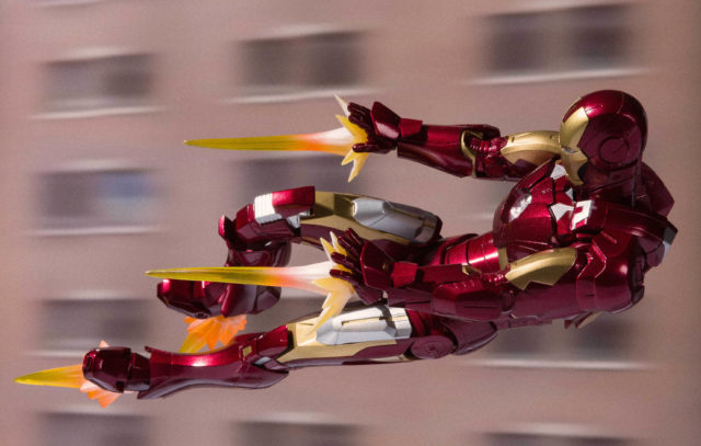 Bandai Tamashii Iron Man Mark VII Figuarts Figure with Effects Pieces