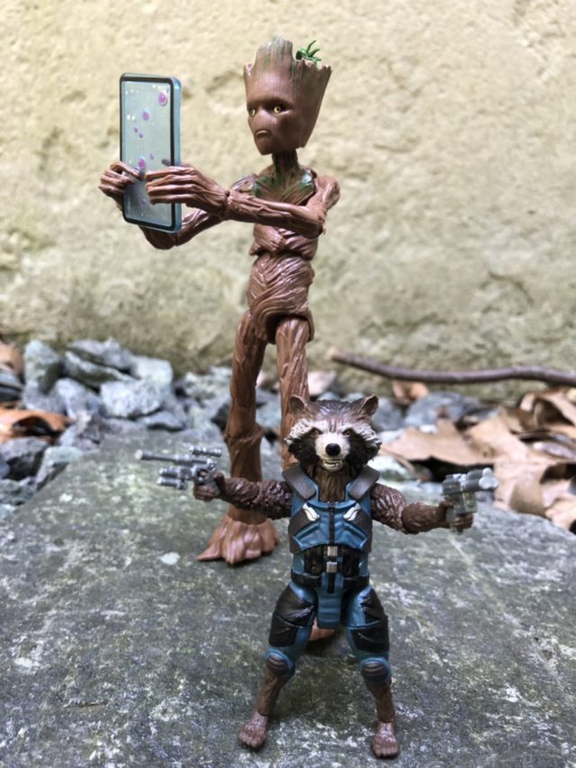 Dual-Wielding Rocket Raccoon Marvel Legends Infinity War Figure with Groot