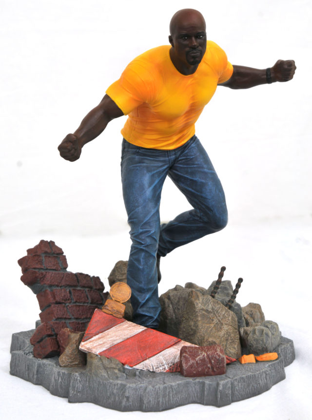 Marvel Gallery Defenders Luke Cage Statue Diamond Select Toys