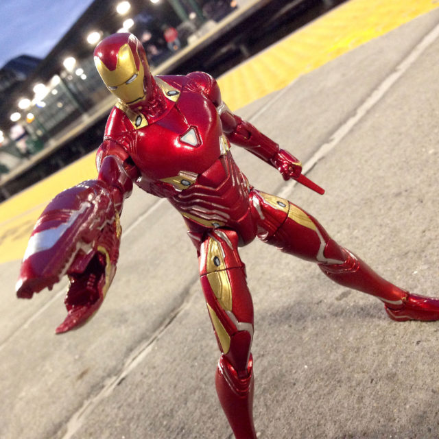 Iron man Mark 50 Marvel Select Figure with Nanotech Cannon