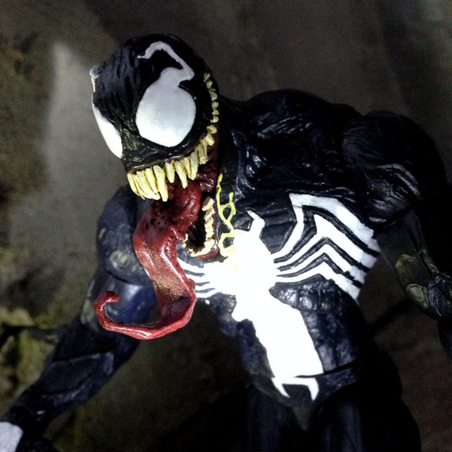 DST Venom Marvel Select Figure Exclusive Tongue Out
