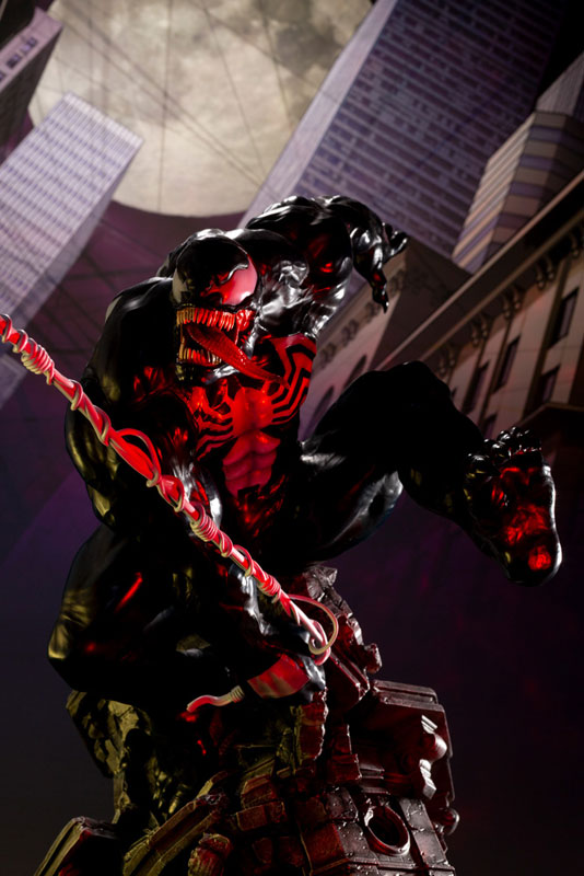 Venom Kotobukiya ARTFX Statue with Red Light