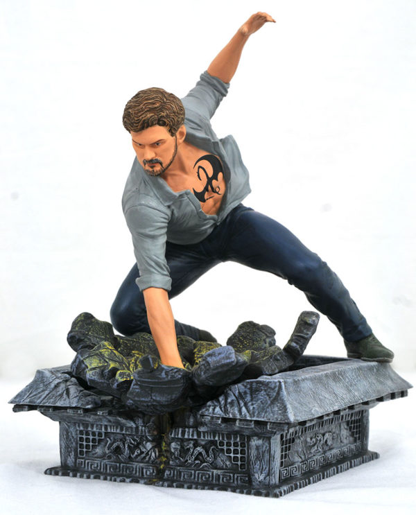 Defenders Gallery Iron Fist Statue Action Pose