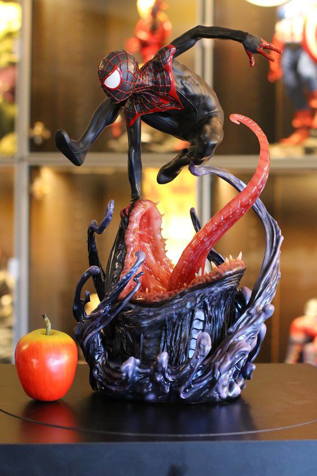 Scale Photo of Miles Morales Sideshow Statue with Apple