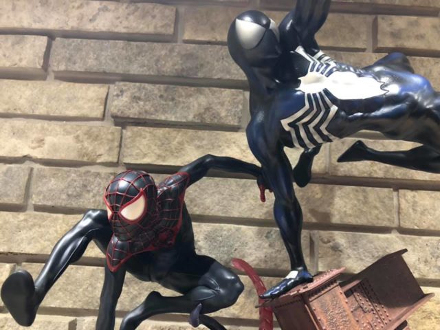 Sideshow Premium Format Symbiote Spider-Man and Miles Morales Statues