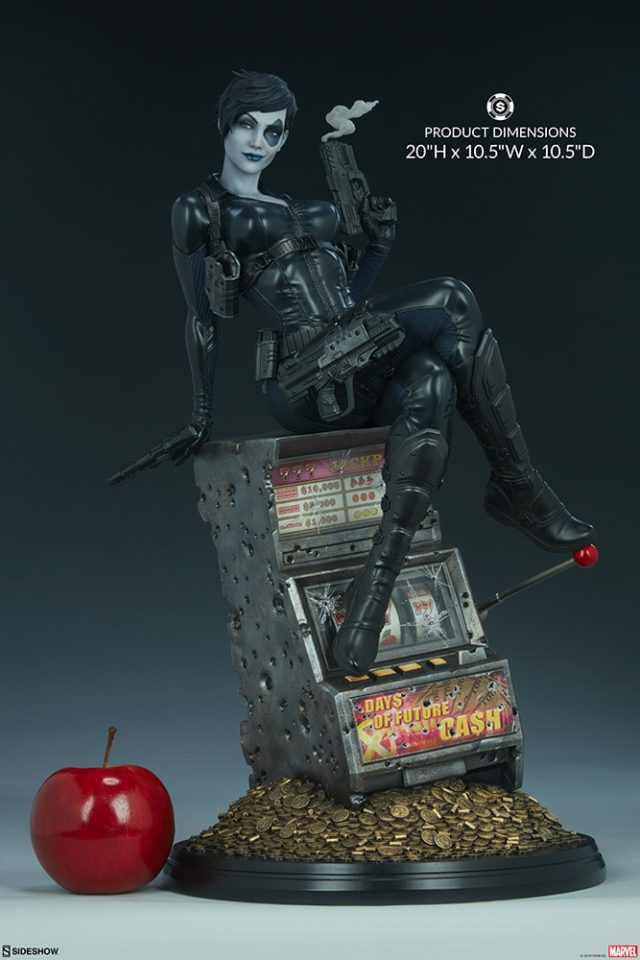 Size Comparison Apple with Sideshow Collectibles Premium Format Domino Figure