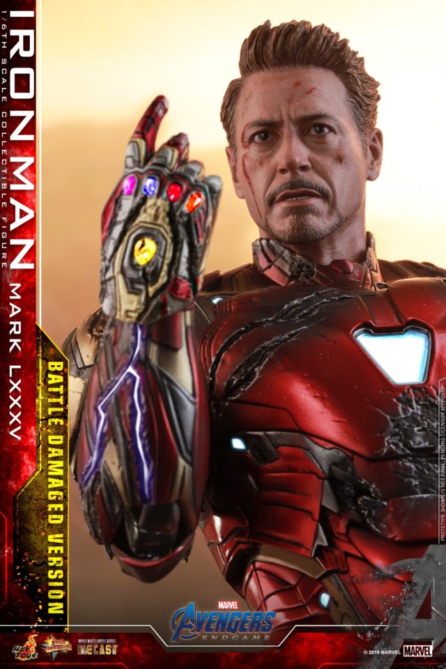 Hot Toys Iron Man with Nano Gauntlet Figure Doing Snap Endgame