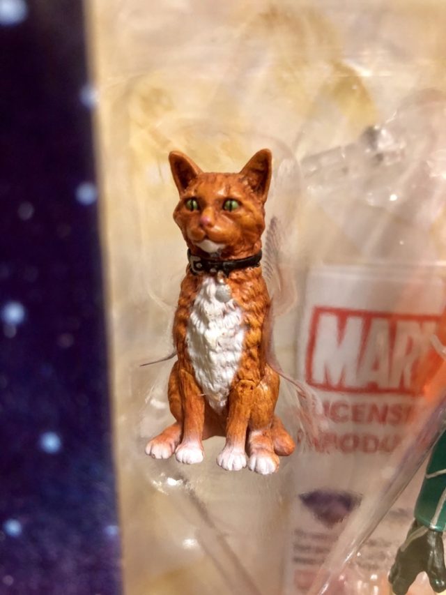 Marvel Select Goose the Cat Figure with Captain Marvel