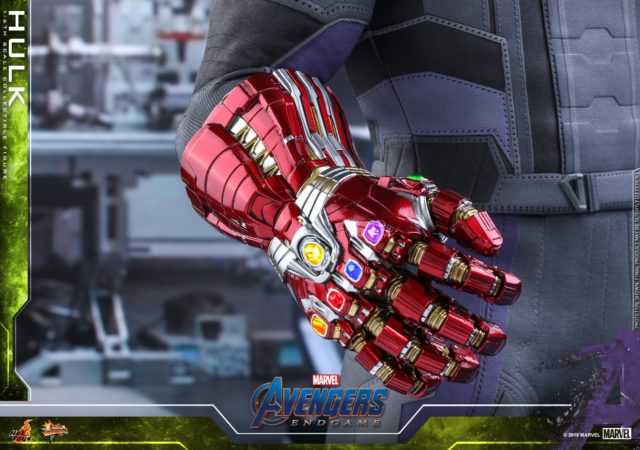 Close-Up of Avengers Endgame Hot Toys Hulk Nano Infinity Gauntlet