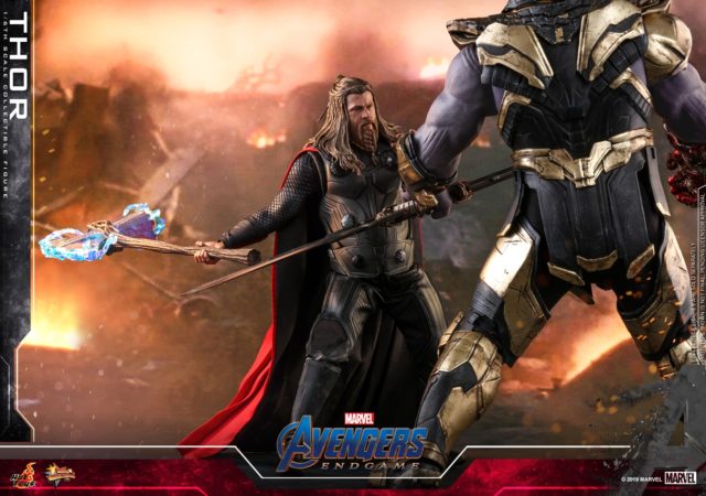 Hot Toys Avengers Endgame Thor vs Battle Damaged Thanos