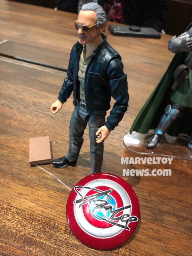 Stan Lee Marvel Legends 2020 Figure with Autograph Shield
