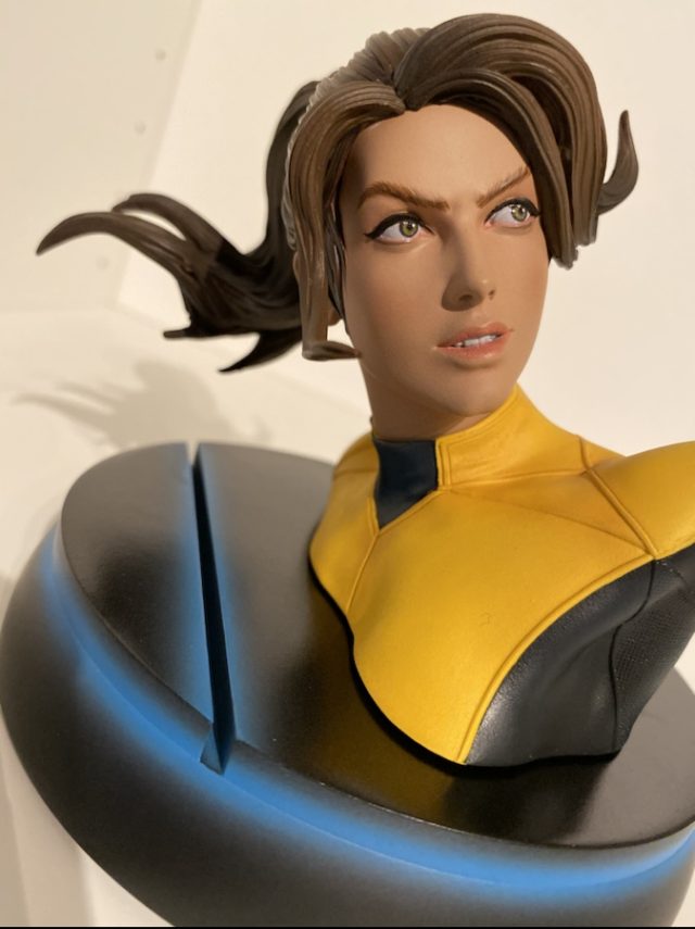 Sideshow Kitty Pryde Statue Exclusive with Juggernaut