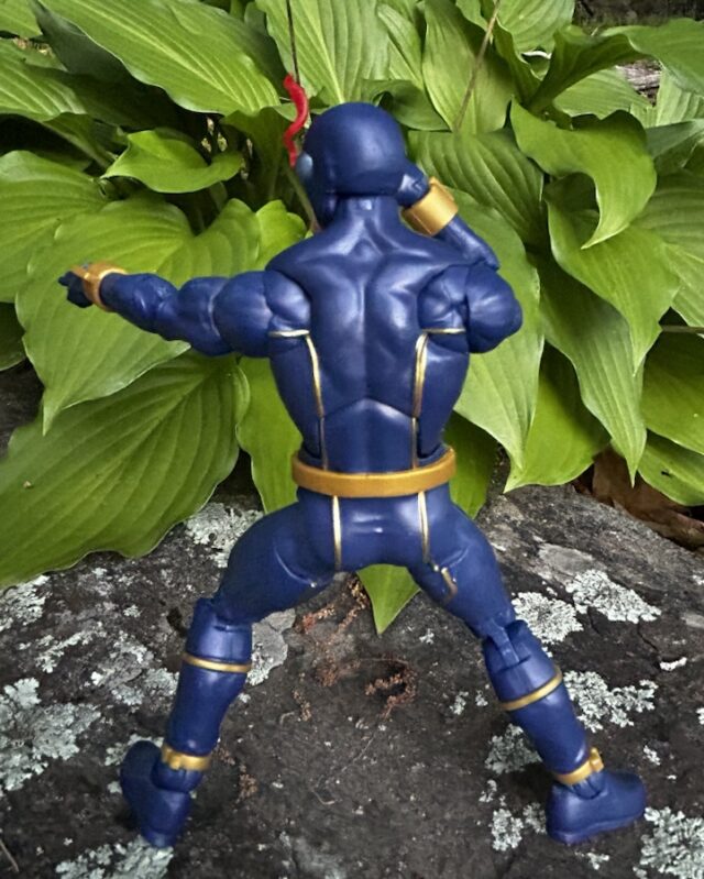 Back of Astonishing X-Men Legends Cyclops 6" Figure
