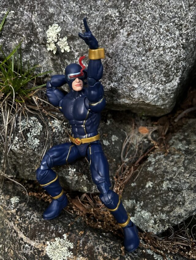 Hasbro Cyclops Marvel Legends Figure Review 2023