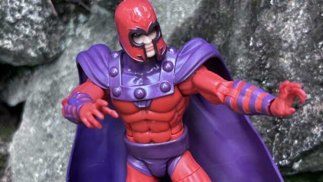 Hasbro X-Men 97 Magneto 6" Figure Review Gesturing Hands