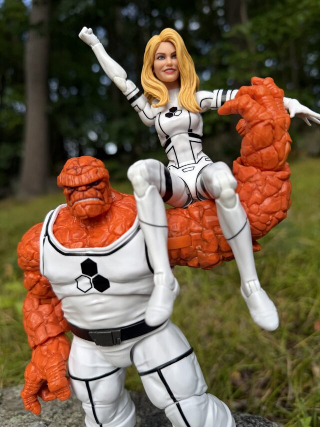 REVIEW Marvel Legends Future Foundation Invisible Woman Figure