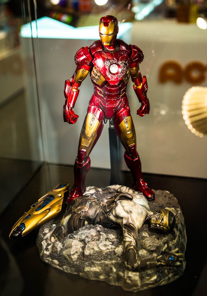 New Photos of Hot Toys Battle-Damaged Iron Man Mark VII Figure - Marvel Toy News