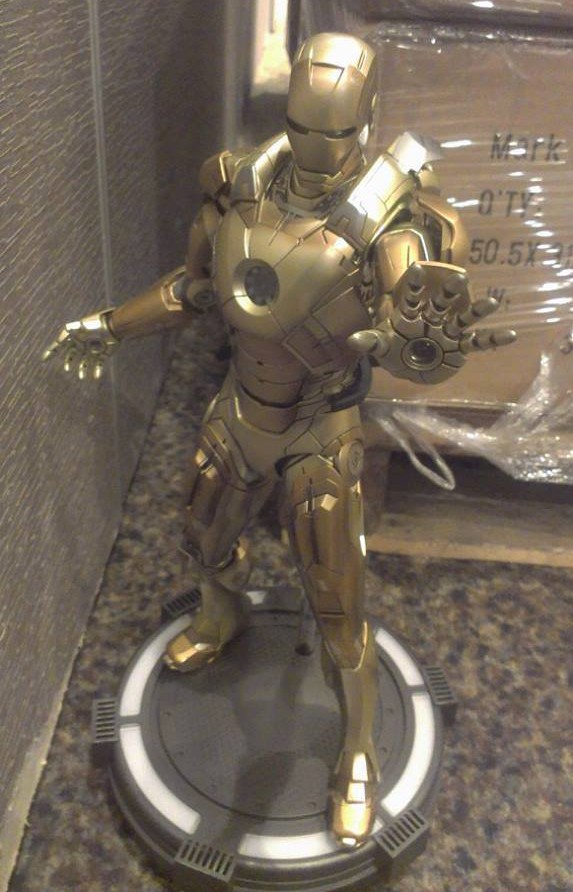 Hot Toys Midas Iron Man Mark 21 Figure on Display e1376082905384