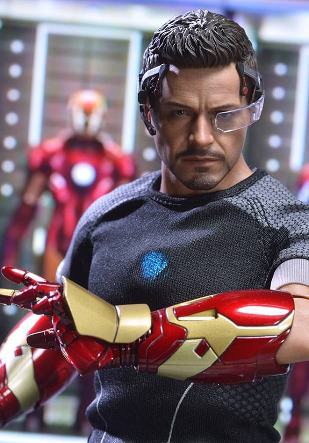 Iron Man 3 Hot Toys Tony Stark Wearing Headset