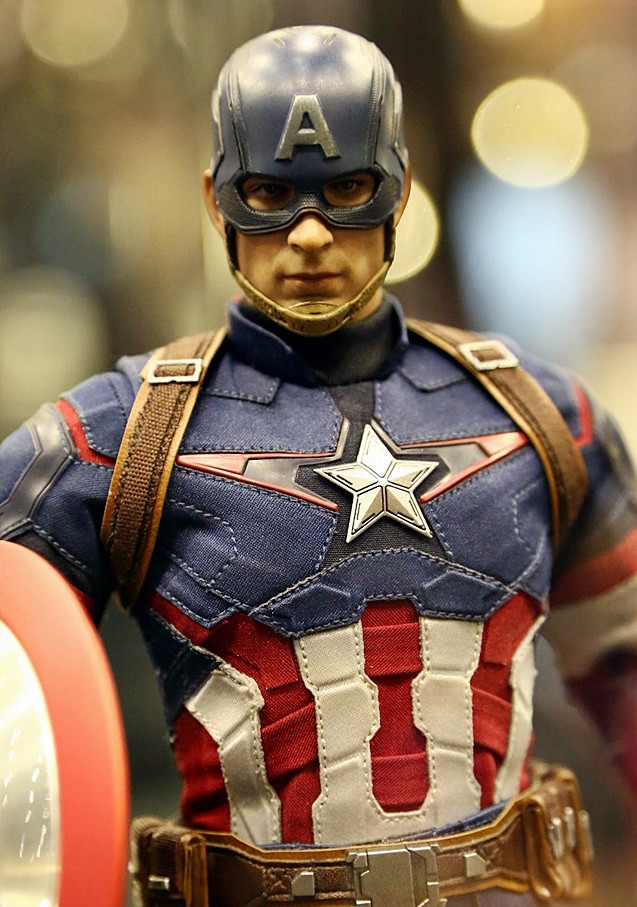 Hot Toys Captain America Avengers Age of Ultron Sixth Scale Figure Close Up e1419363521244