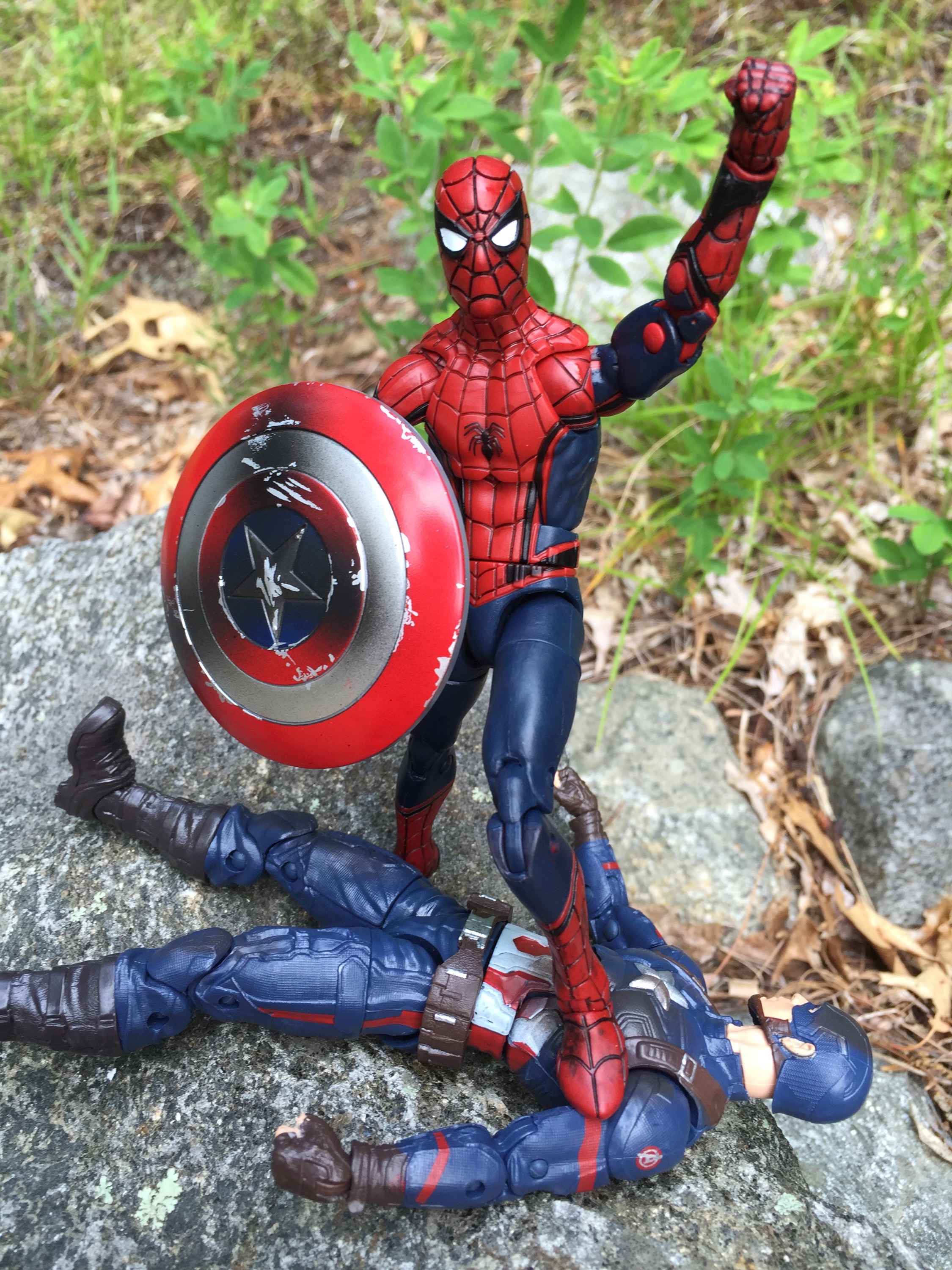 Civil War Marvel Legends SpiderMan Review & Photos